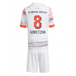 Bayern Munich Leon Goretzka #8 Auswärtstrikot Kinder 2025-26 Kurzarm (+ kurze hosen)