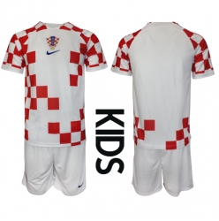 Kroatien Heimtrikot Kinder WM 2022 Kurzarm (+ kurze hosen)